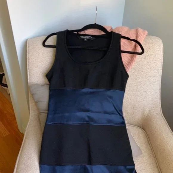 Diane Von Furstenberg Sheath Dress Size 2 Excellent Condition - Picture 2 of 5